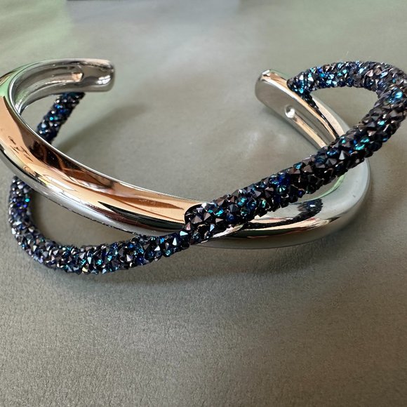 MACY'S CUFF BRACELET SILVER BLUE SPARKLE NEW - Picture 1 of 7